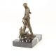 Vanator cu cainele-statueta din bronz 