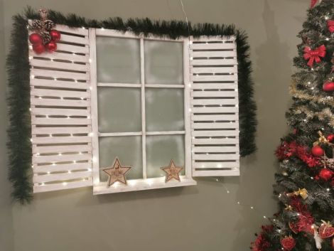 Fereastra decorativa din lemn decoratiune perete