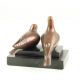Pereche de porumbei-statueta din bronz pe un soclu