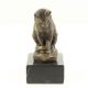 Pisicuta sezand-statueta din bronz pe un soclu 