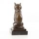 Pisicuta sezand-statueta din bronz pe un soclu
