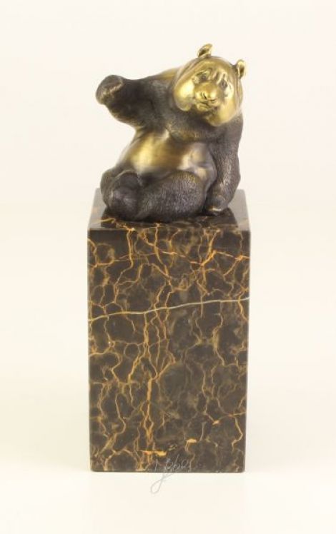 Panda-statueta din bronz pe un soclu din marmura
