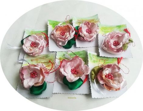 martisor brosa floare de matase roz pastel