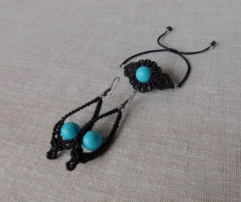 Set negru cu piatra turcoaz.