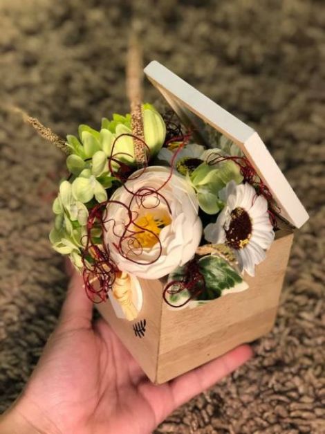 Aranjament floral din sapun