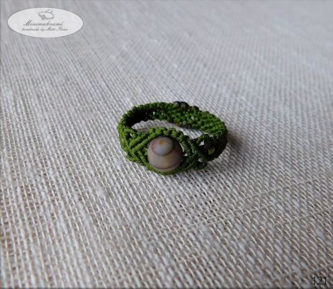 Inel verde cu piatra jasper.