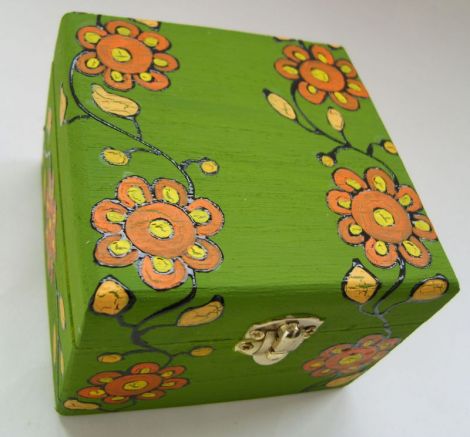 Cutie verde olive cu floricele