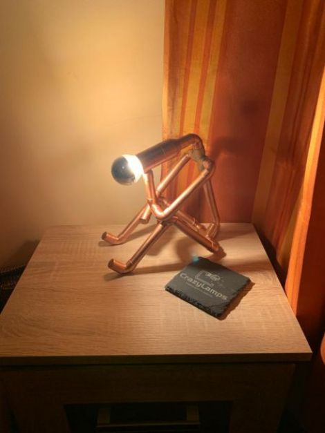 Veioza birou din teav de cupru "Gandi Lamp"