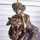 Statueta Art Nouveau cu o femeie cu o bestie