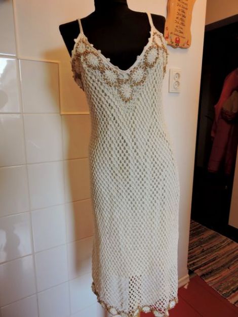 rochie bej crosetata manual 