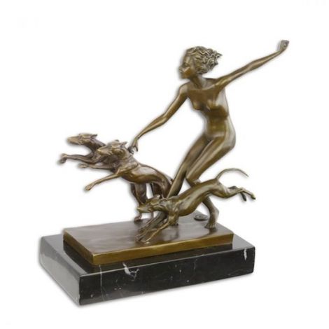 Femeie cu  cainii - statueta din bronz 