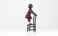 Fetita pe scaun - statueta din bronz pictat 