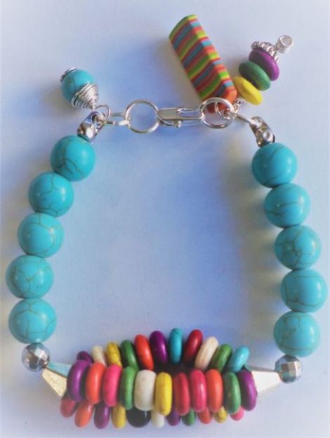 Bratara handmade din turcoaz si howlit