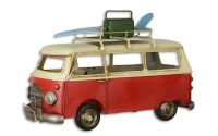 Model de autobuz cu placa de surf 