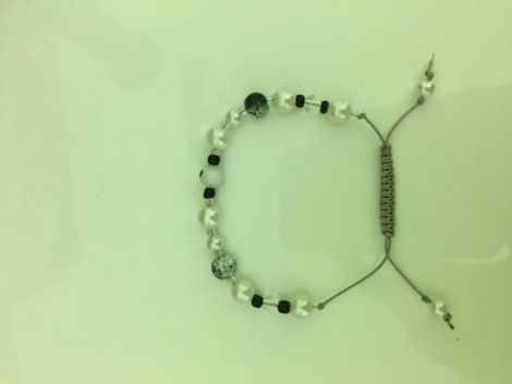 Bratara handmade din margele acrilice