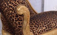 Sofa din lemn masiv auriu cu tapiterie leopard