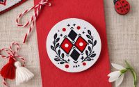 Martisor brosa model traditional pictat manual