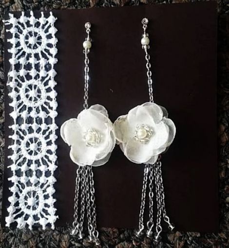 cercei boemi cu flori delicate ivoire
