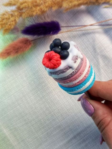 Lingurita macarons fructe de padure