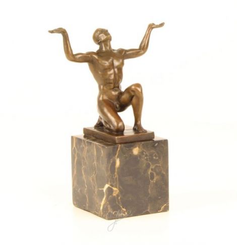 Barbat ingenunchiat - statueta erotica din bronz
