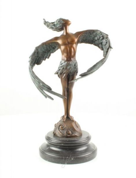 Om inaripat - statueta din bronz pe soclu marmura