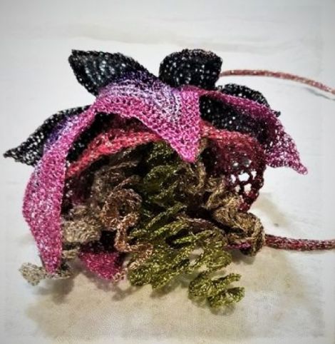 Colier Strange Flower