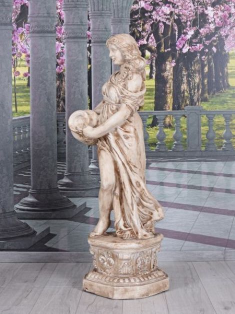 Statueta de gradina din rasini cu o femeie 