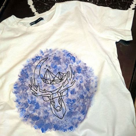 Tricou pictat manual
