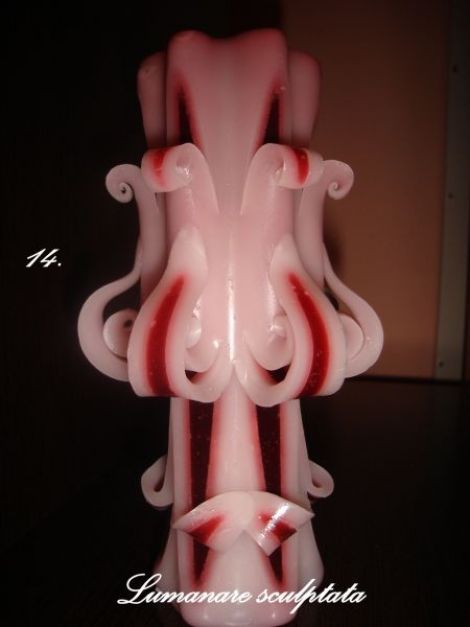 Lumanare sculptata manual
