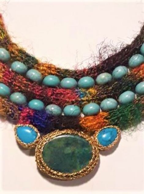 Colier Stones in Silk