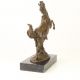 Cal- statueta din bronz pe un soclu din marmura