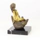 Femeie in mana lui Dumnezeu- statueta din bronz 