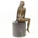 Femeie dezgolita- statueta din bronz 