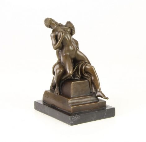 Cuplu - statueta erotica pe soclu din marmura