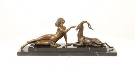Amazoana cu antilopa - statueta din bronz 