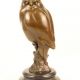 Bufnita- statueta din bronz pe un soclu marmura