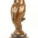 Bufnita- statueta din bronz pe un soclu marmura