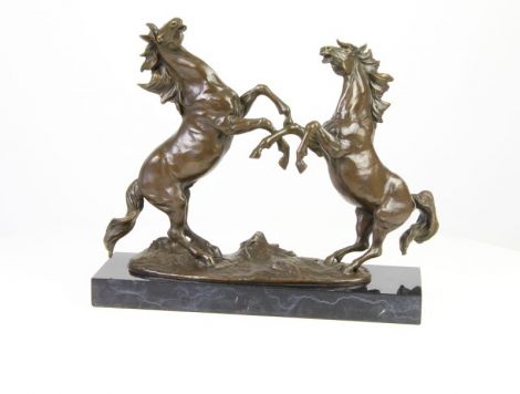 Cai luptandu-se - statueta din bronz