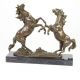Cai luptandu-se - statueta din bronz 