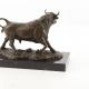 Taur-statueta din bronz cu un soclu din marmura