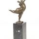 Nud modern- statueta din bronz pe un soclu marmura