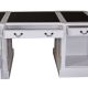 Birou mare din lemn masiv alb cu tapiterie neagra
