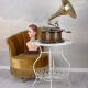 Gramofon rotund cu decoratiuni metalice aurii