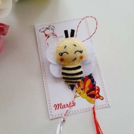 Martisor brosa handmade Albinuta
