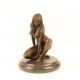 Nud inghenunchiat- statueta din bronz