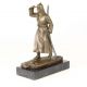 Soldat privind in zare- statueta din bronz