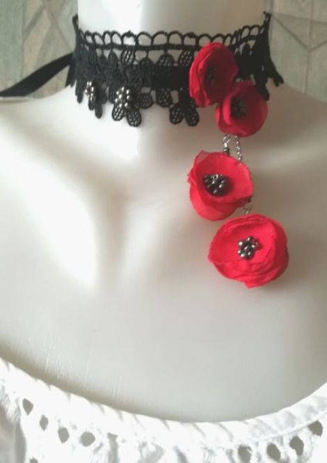 chocker dantela florala neagra cu flori rosii
