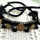 chocker dantela neagra cu nasturi aurii inflorati