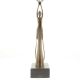 Femeie eliberand o pasare- statueta din bronz