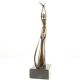 Femeie eliberand o pasare- statueta din bronz